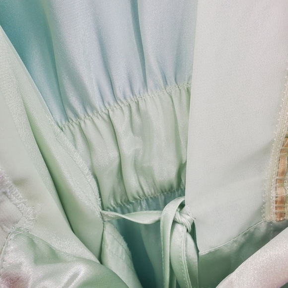 Morgan Taylor Intimates green satin robe with tie XL - Picture 8 of 16